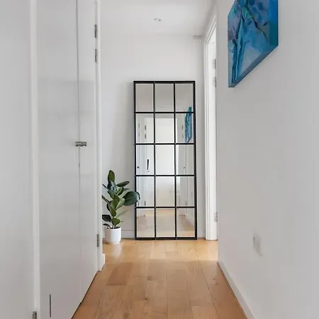Modern New 1-Bedroom Home Stunning Views London Exterior photo