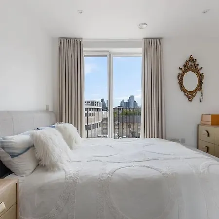Modern New 1-Bedroom Home Stunning Views London Exterior photo