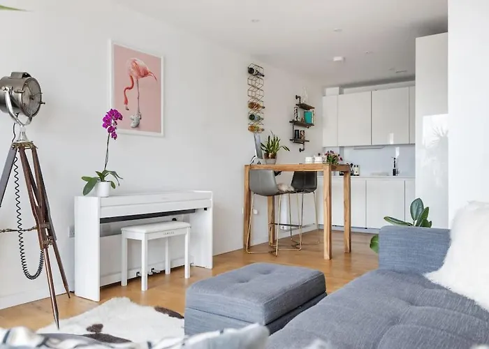 Modern New 1-Bedroom Home Stunning Views